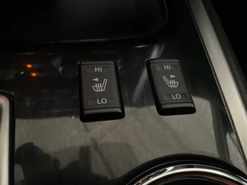 2018 Nissan Pathfinder - image 25