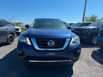 2018 Nissan Pathfinder - image 2