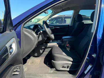 2018 Nissan Pathfinder - image 8