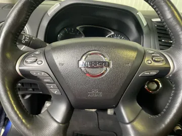 2018 Nissan Pathfinder - image 16