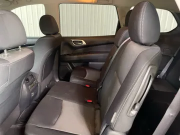 2018 Nissan Pathfinder - image 14