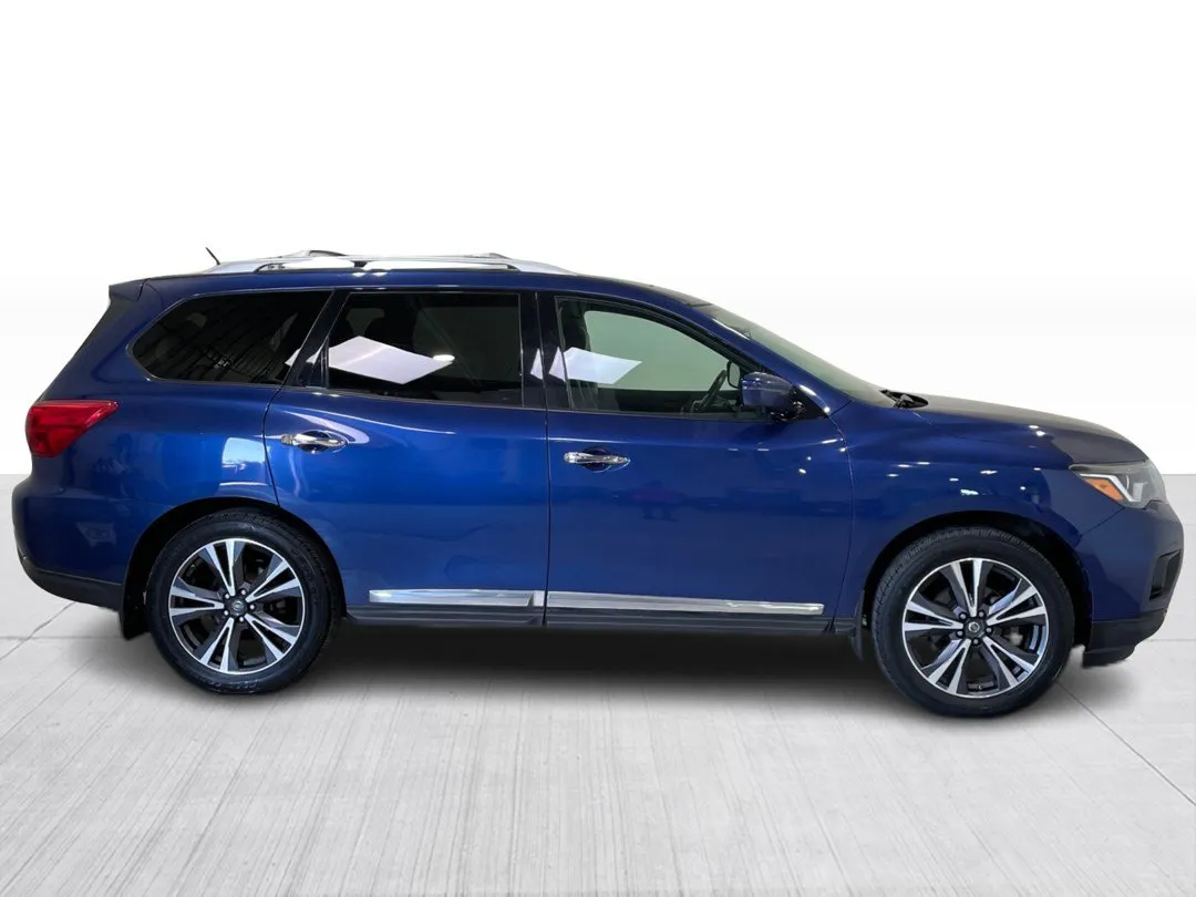 2017 Nissan Pathfinder — photo 2