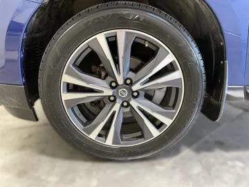 2017 Nissan Pathfinder - image 7