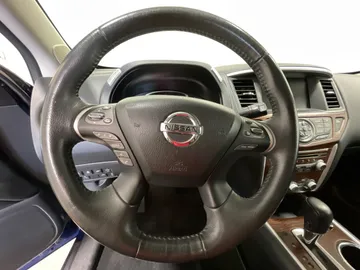 2017 Nissan Pathfinder - image 25