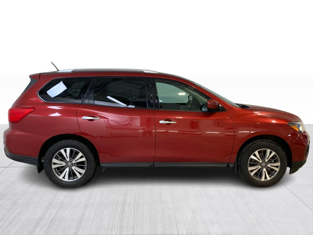 2017 Nissan Pathfinder — photo 8