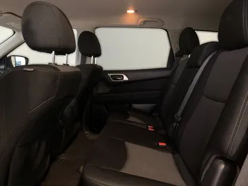 2017 Nissan Pathfinder - image 11