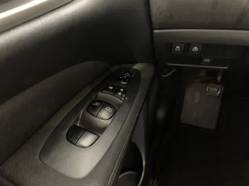 2017 Nissan Pathfinder - image 23