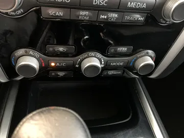 2017 Nissan Pathfinder - image 20