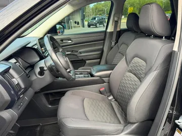2022 Nissan Pathfinder - image 8