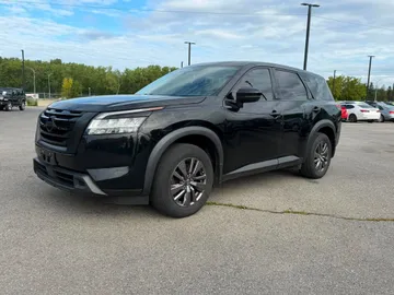 2022 Nissan Pathfinder - image 3