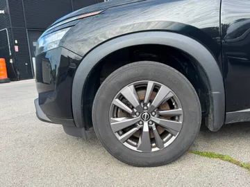2022 Nissan Pathfinder - image 7