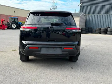 2022 Nissan Pathfinder - image 4