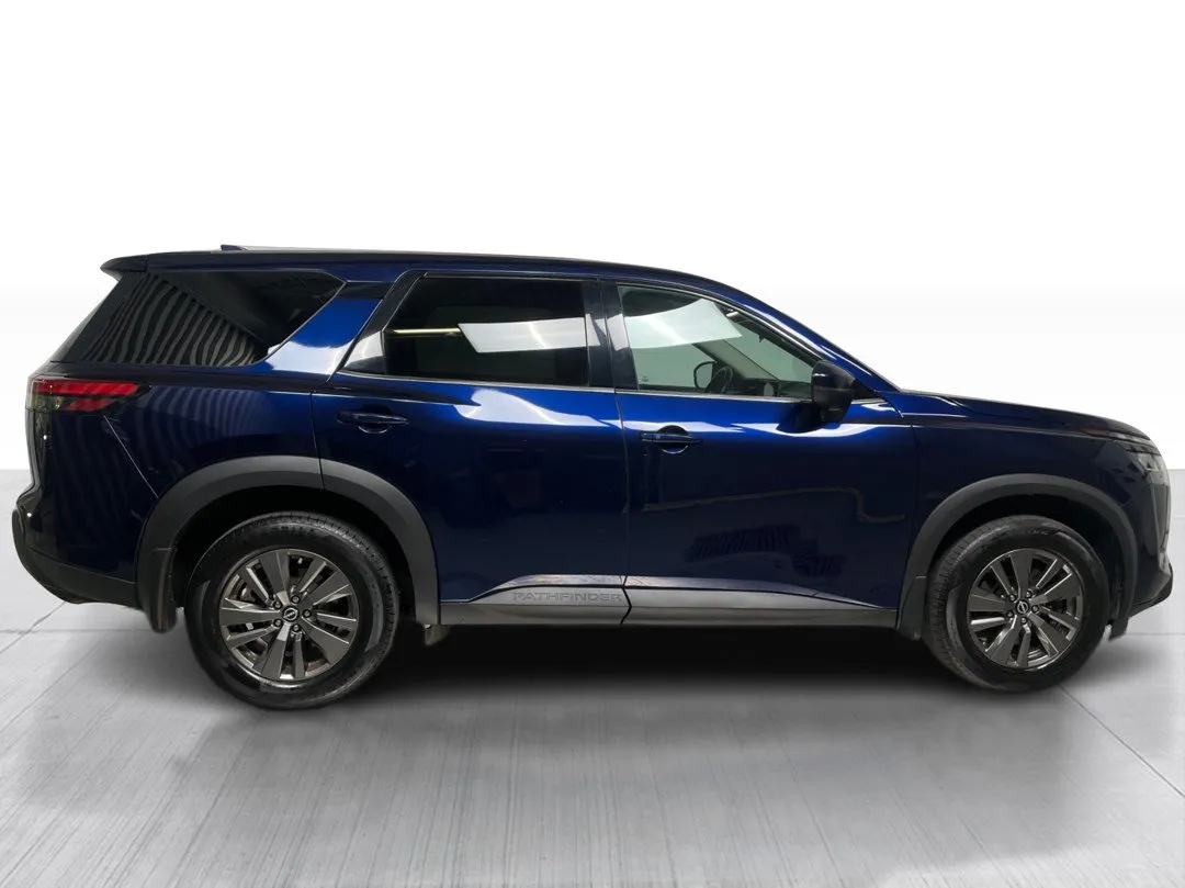 2022 Nissan Pathfinder — photo 2
