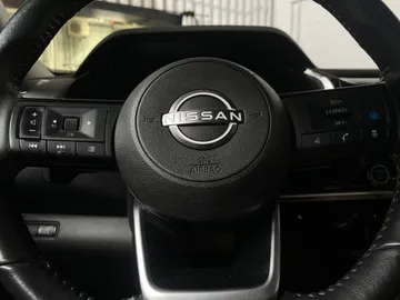 2022 Nissan Pathfinder - image 17