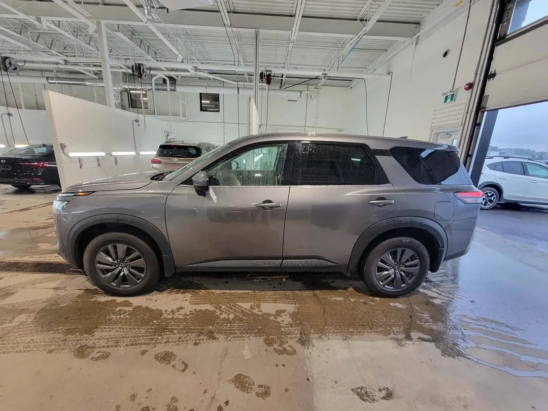2022 Nissan Pathfinder — photo 3