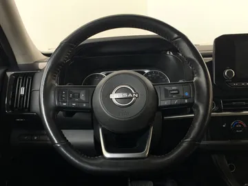 2022 Nissan Pathfinder - image 14