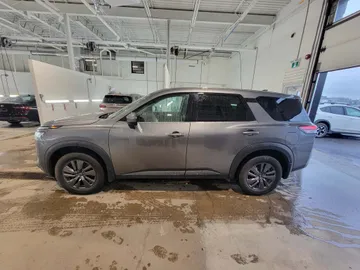 2022 Nissan Pathfinder - image 3