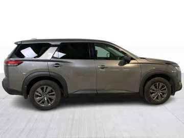 2022 Nissan Pathfinder - image 9