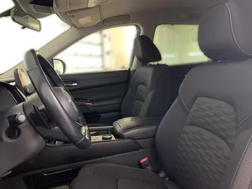 2022 Nissan Pathfinder - image 10