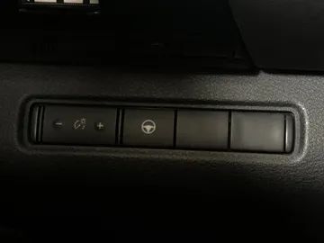 2022 Nissan Pathfinder - image 32