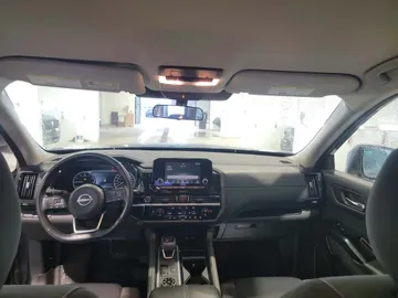 2022 Nissan Pathfinder - image 6