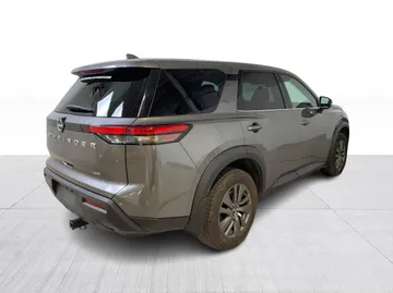 2022 Nissan Pathfinder - image 8