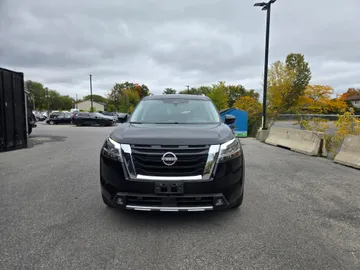 2022 Nissan Pathfinder - image 2