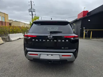 2022 Nissan Pathfinder - image 4