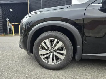 2022 Nissan Pathfinder - image 7
