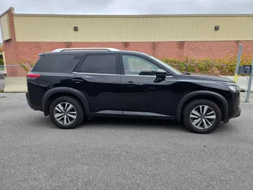 2022 Nissan Pathfinder - image 6