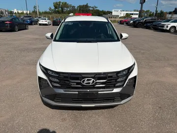 2025 Hyundai Tucson - image 2