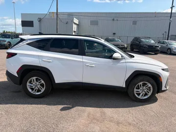 2025 Hyundai Tucson - image 4