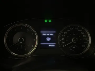 2020 Hyundai Santa Fe - image 24