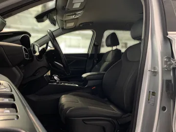 2019 Hyundai Santa Fe - image 4