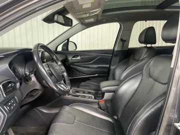 2020 Hyundai Santa Fe - image 3