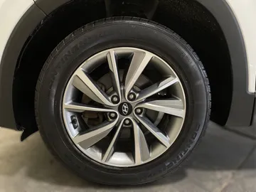 2019 Hyundai Santa Fe - image 6