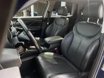 2020 Hyundai Santa Fe - image 3