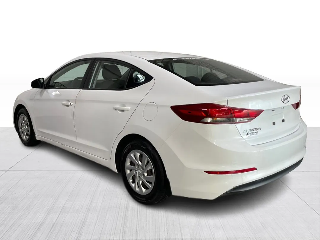 2017 Hyundai Elantra — photo 8