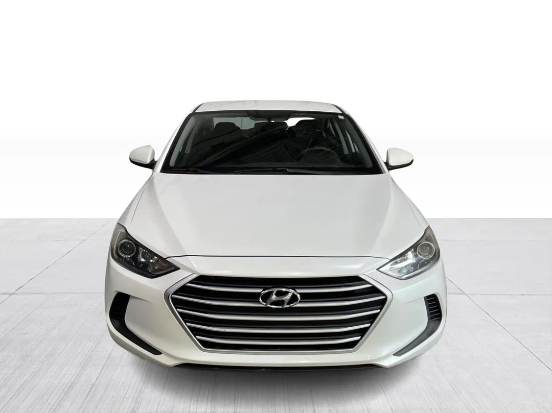 2017 Hyundai Elantra — photo 5