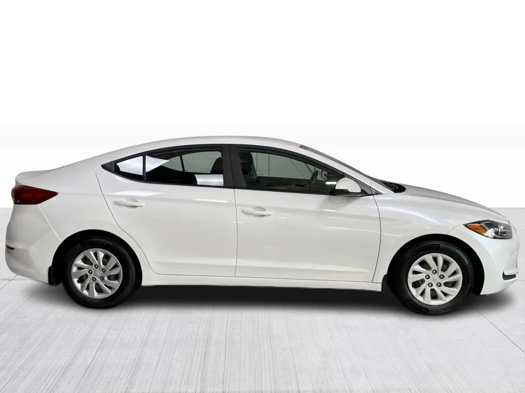 2017 Hyundai Elantra — photo 2