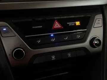 2017 Hyundai Elantra - image 16