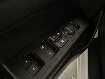 2017 Hyundai Elantra - image 17