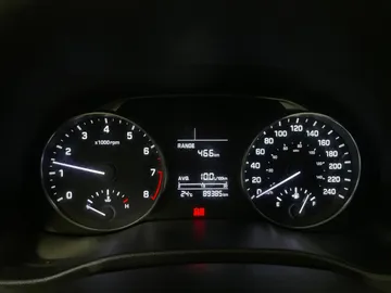2017 Hyundai Elantra - image 14