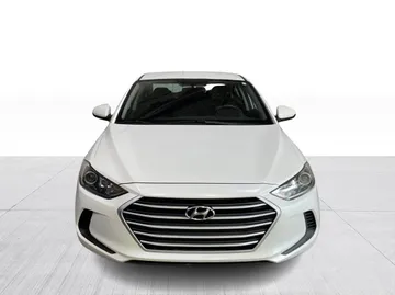 2017 Hyundai Elantra - image 6