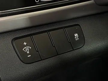 2017 Hyundai Elantra - image 21