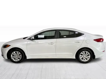 2017 Hyundai Elantra - image 8