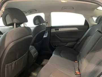 2017 Hyundai Sonata - image 14