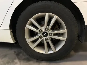 2017 Hyundai Sonata - image 6