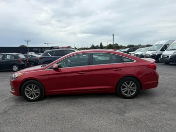 2017 Hyundai Sonata - image 4