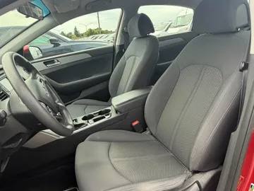 2017 Hyundai Sonata - image 8